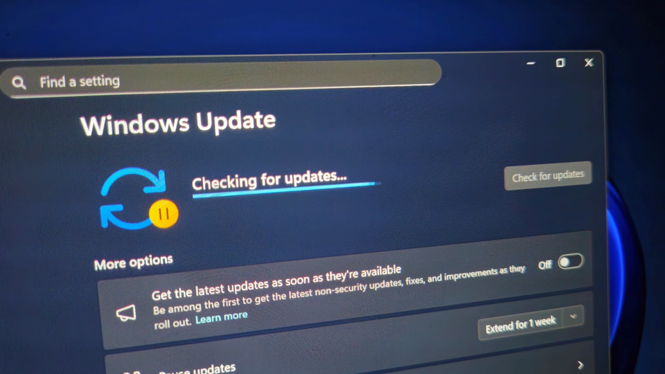 Microsoft выпустила внеплановое обновление Windows 11 KB5129195 после подтверждения проблем сентябрьского апдейта, но ошибки AMD GPU оно не закрывает