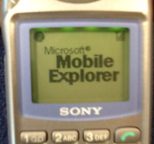 Телефон Sony CMD-Z5 с Microsoft Mobile Explorer, март 2000 года