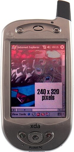 O2 XDA, первый Pocket PC Phone и первое устройство Microsoft с большим экраном и встроенной мобильной связью