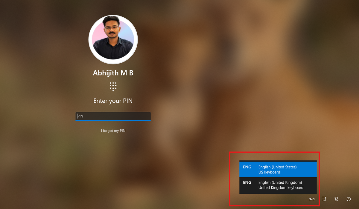 Экран входа в систему Windows 11 содержит элементы Windows 8 при изменении раскладки клавиатуры